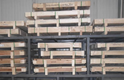 Our mesh screens with wooden pallets in warehouse.